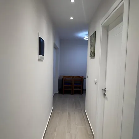 Apartment 6 *